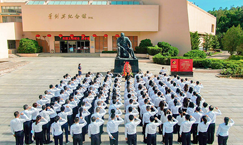 “不忘初心，，，，，，，切记使命”  <br>认真组织开展“七一”主题党日运动